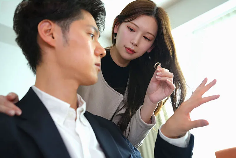 Bà xã đi đi chơi, chồng yêu ở nhà bị nhỏ em cô vợ gạ phang không trượt phát nào